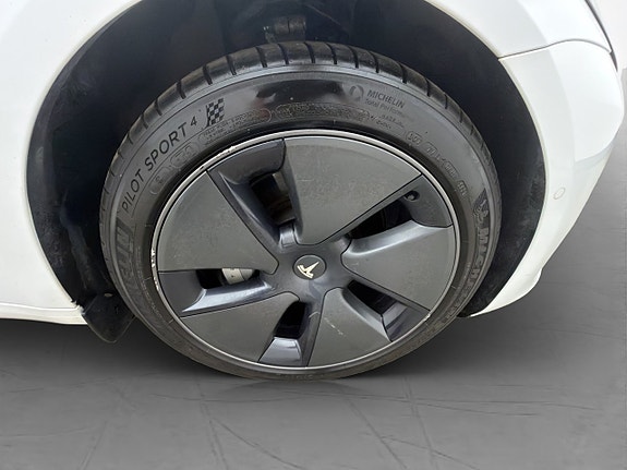 Tesla Model 3 11 of 30
