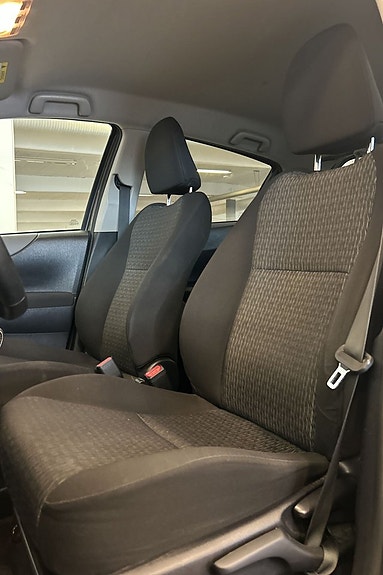 Toyota Yaris 11 of 24