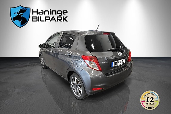 Toyota Yaris 8 of 24