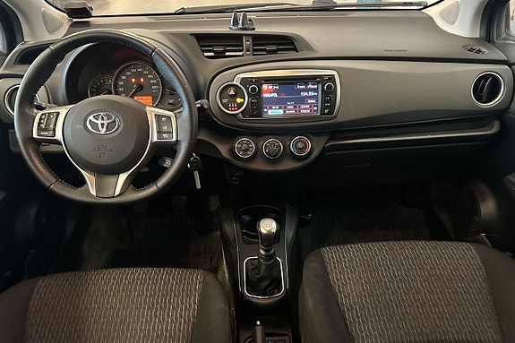 Toyota Yaris 12 of 24