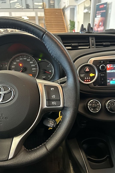 Toyota Yaris 15 of 24