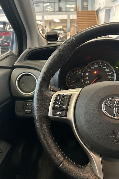 Toyota Yaris 14 of 24