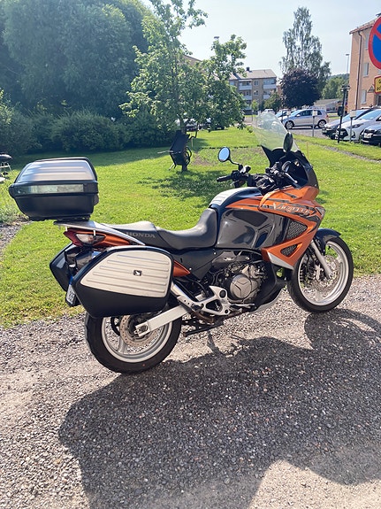 Honda XL1000VA Varadero 3 of 4