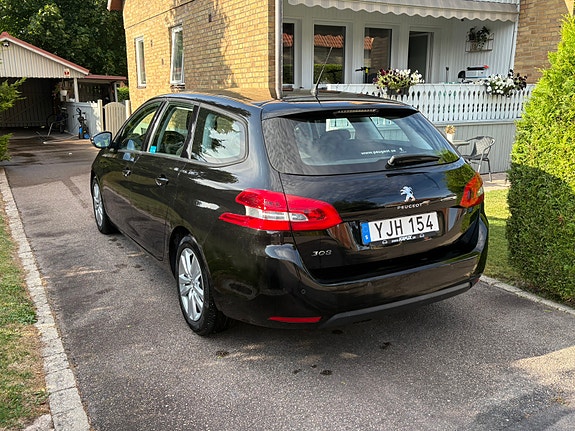 Peugeot 308 SW 3 of 8