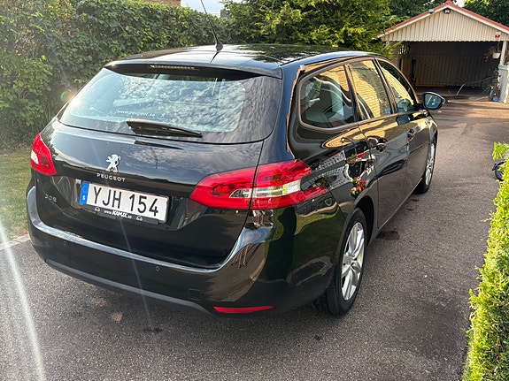 Peugeot 308 SW 4 of 8