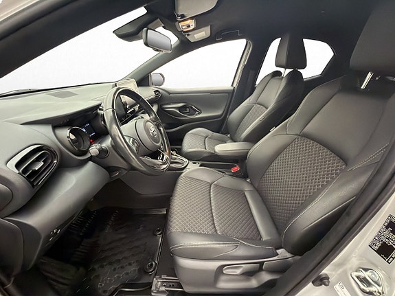 Toyota Yaris 11 of 30