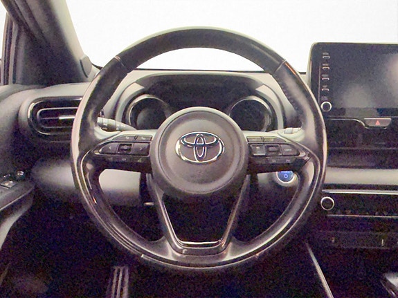 Toyota Yaris 12 of 30