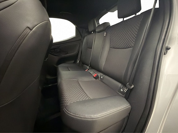 Toyota Yaris 25 of 30