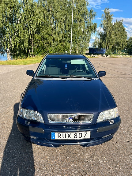 Volvo S40 2 of 16