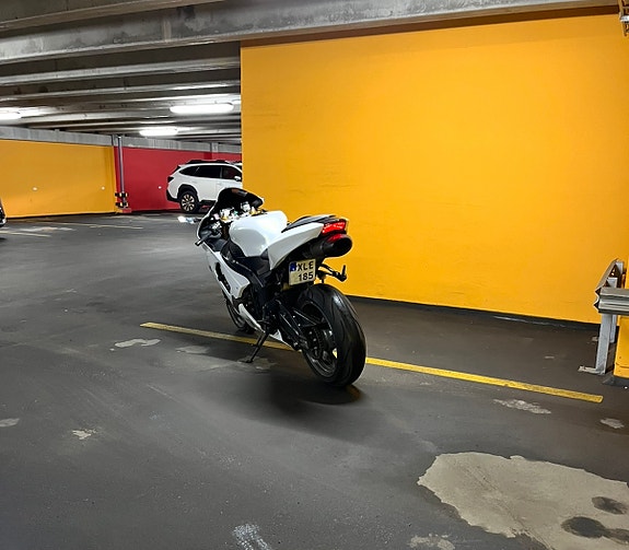 Kawasaki Ninja ZX6R 3 of 11
