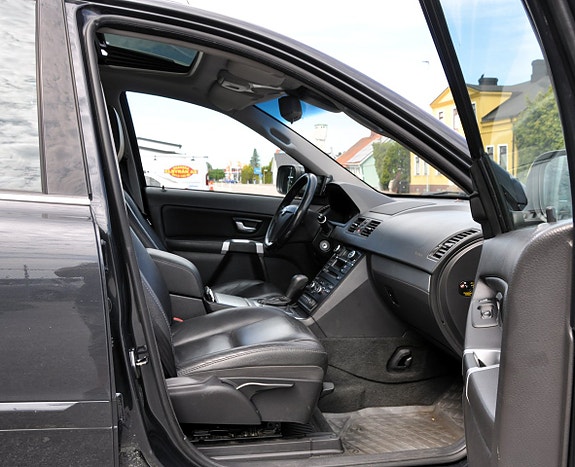 Volvo XC90 13 of 24