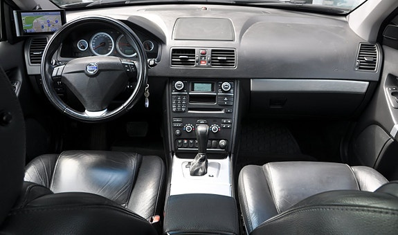 Volvo XC90 9 of 24