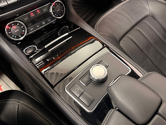 Mercedes-Benz CLS350 28 of 30