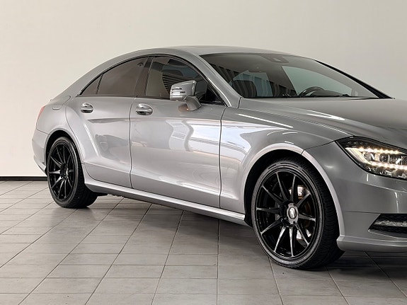 Mercedes-Benz CLS350 2 of 30