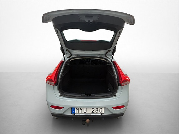 Volvo V40 24 of 28