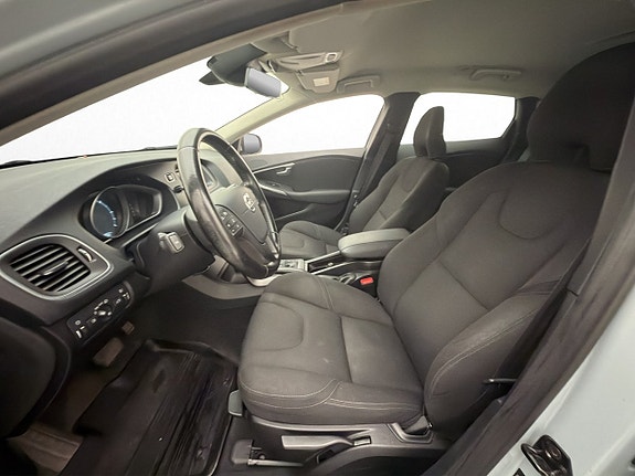 Volvo V40 11 of 28
