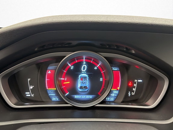 Volvo V40 14 of 28