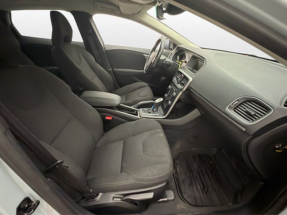 Volvo V40 21 of 28