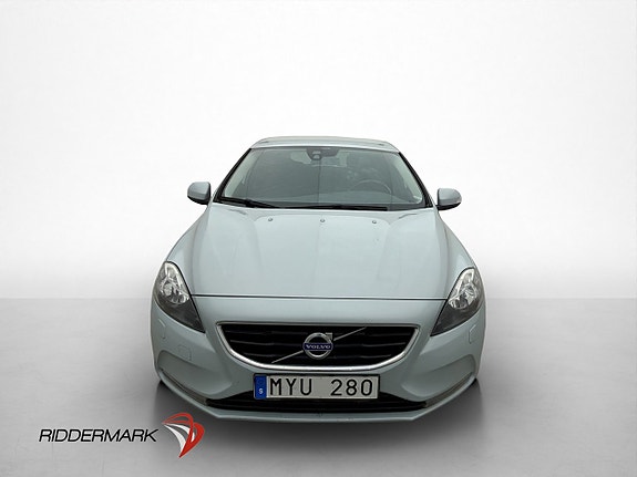 Volvo V40 2 of 28