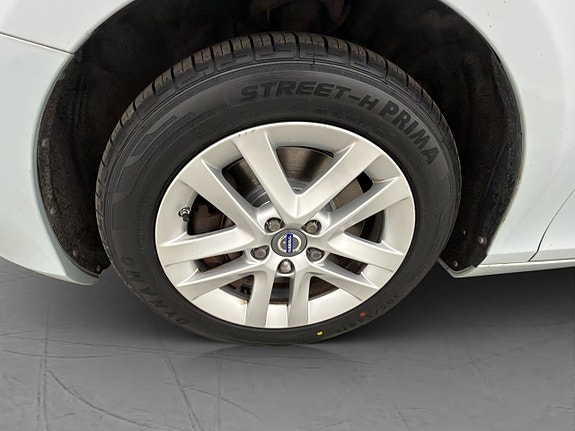 Volvo V40 25 of 28