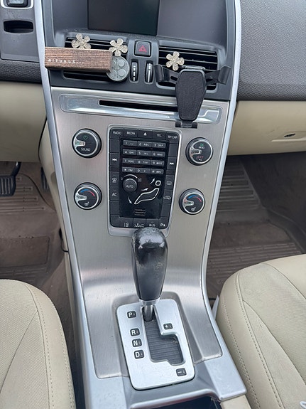 Volvo XC60 8 of 11