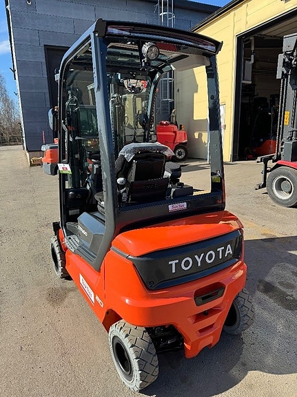 Toyota 9FB20T 3 of 7