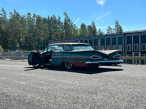 Chevrolet Impala 4 of 8