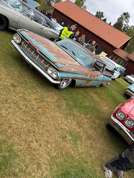 Chevrolet Impala 2 of 8