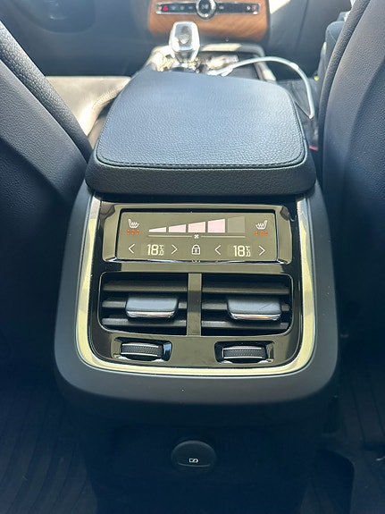 Volvo XC90 13 of 20