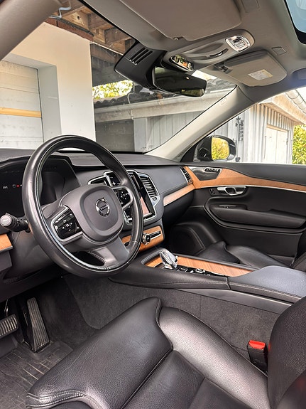 Volvo XC90 7 of 20