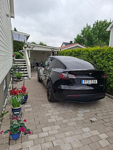 Tesla Model Y 2 of 2