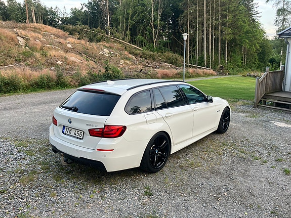 BMW 530d 3 of 5