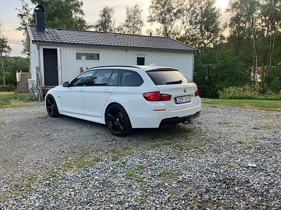 BMW 530d 2 of 5