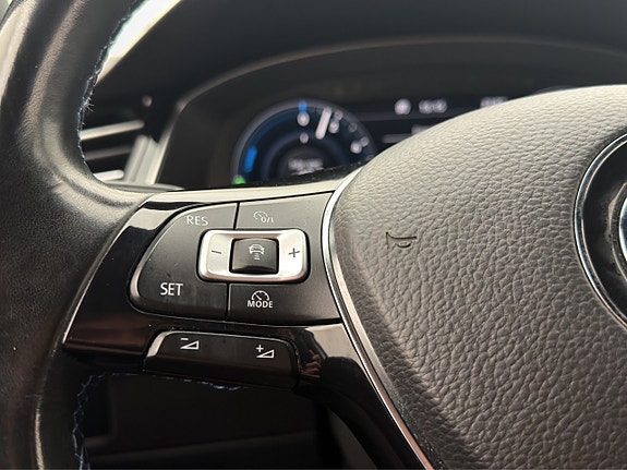 Volkswagen Passat 19 of 30