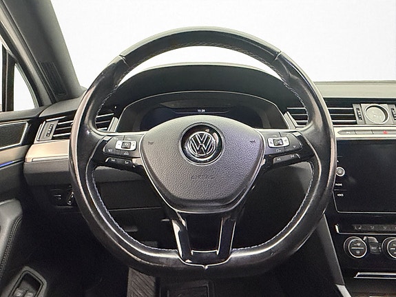 Volkswagen Passat 14 of 30