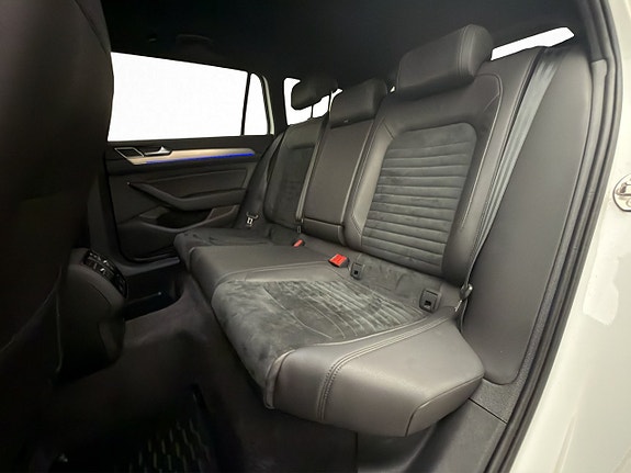 Volkswagen Passat 17 of 30
