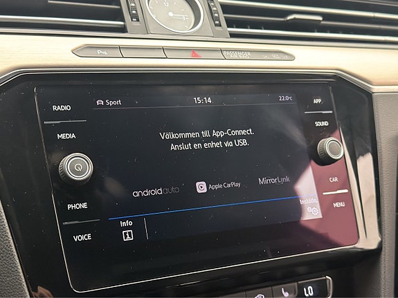 Volkswagen Passat 21 of 30