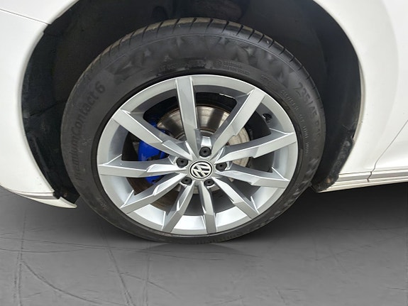 Volkswagen Passat 30 of 30