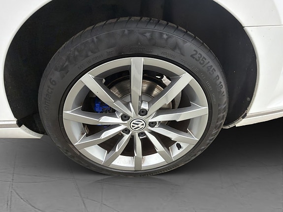 Volkswagen Passat 29 of 30
