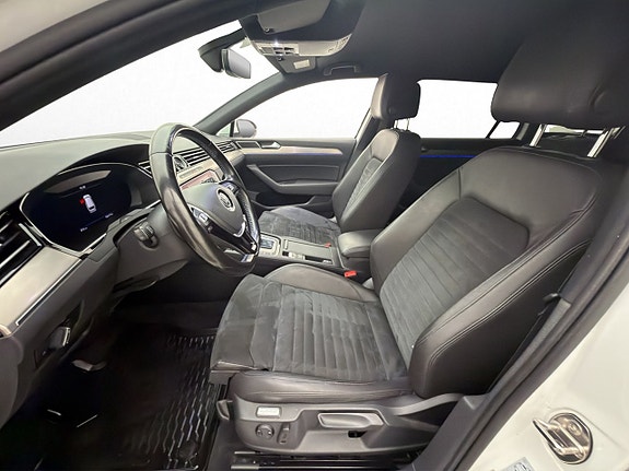 Volkswagen Passat 12 of 30