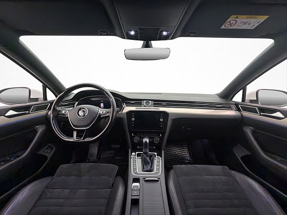 Volkswagen Passat 13 of 30