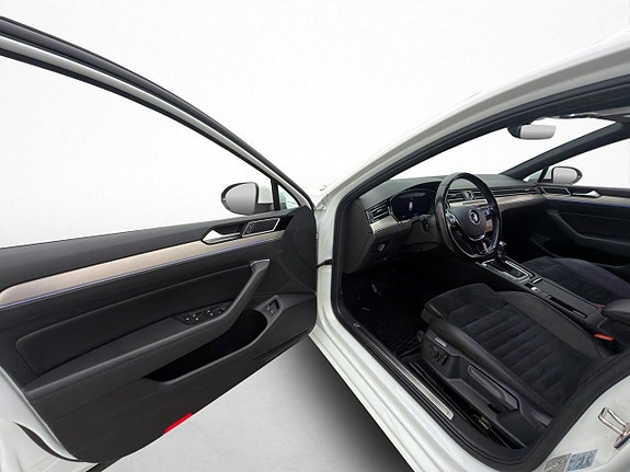Volkswagen Passat 11 of 30