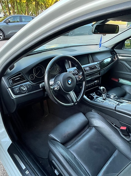 BMW 520d 4 of 5
