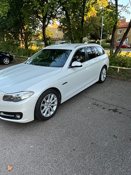 BMW 520d 3 of 5