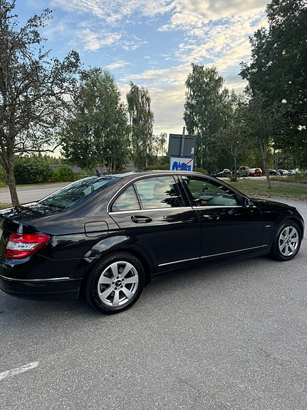 Mercedes-Benz C220 6 of 7