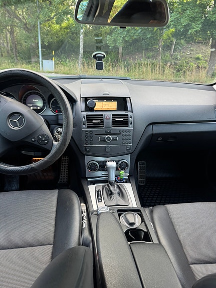Mercedes-Benz C220 5 of 7