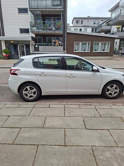 Peugeot 308 4 of 5