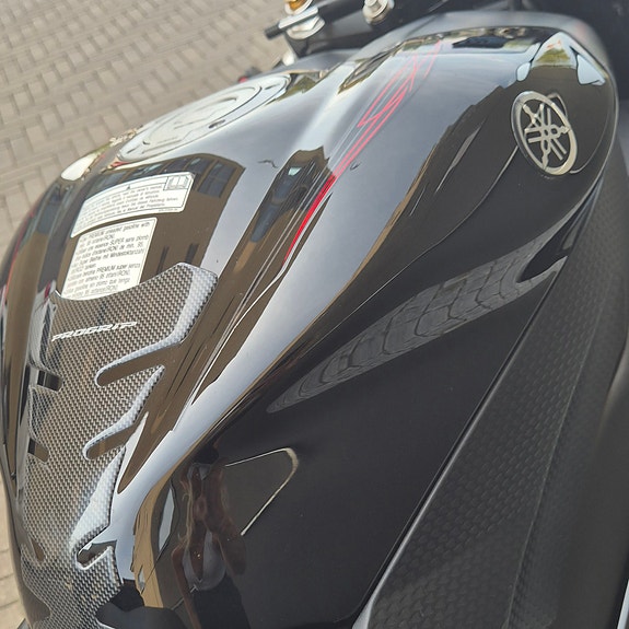 Yamaha R6 5 of 6
