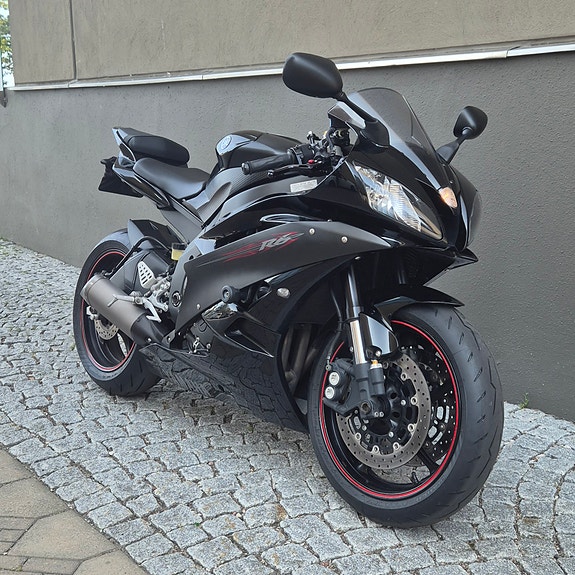 Yamaha R6 2 of 6