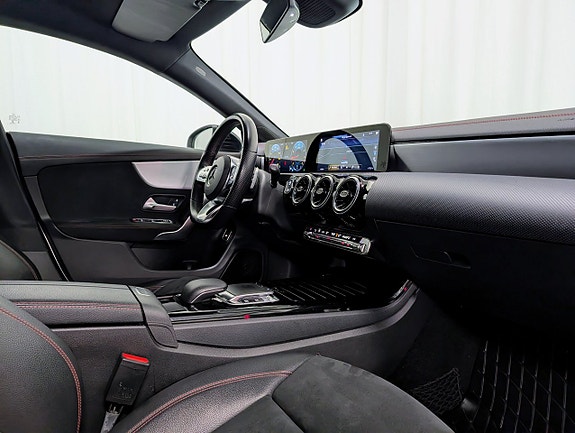 Mercedes-Benz CLA180 8 of 16